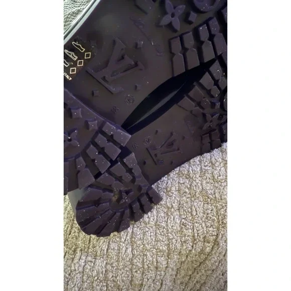 Authentic Louis Vuitton Tall Rain Boots Burgundy Color Size 39 - X listing - Picture 3 of 12